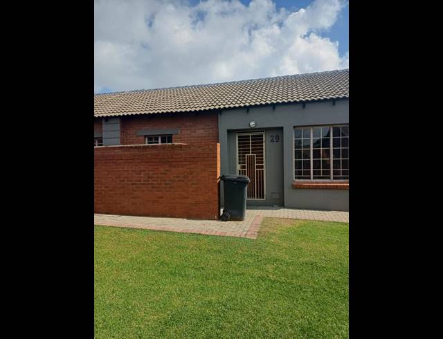 3 BEDROOM TOWNHOUSE FOR SALE IN STONERIDGE